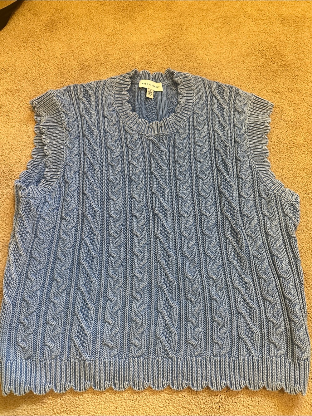 Ruffled Cable-Knit Sleeveless sweater Vest - Light Blue